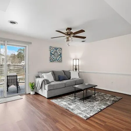 Inviting Retreat Spacious 2 Bedroom 1 And A Half Bath Townhouse